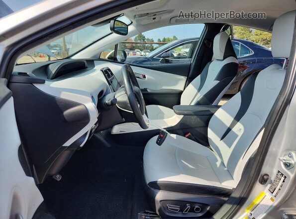 JTDKARFUXH3044053 2017 TOYOTA PRIUS Silver Widok wnętrza z przodu