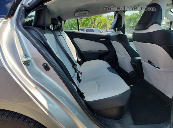 JTDKARFUXH3044053 2017 TOYOTA PRIUS Silver Widok tylnych siedzeń