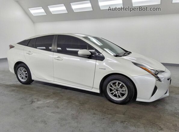 JTDKBRFU8J3072016 2018 TOYOTA PRIUS White Front right