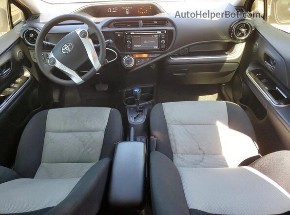JTDKDTB33H1595938 2017 TOYOTA PRIUS Красный Вид панели приборов