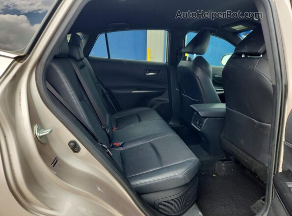 JTEAAAAH8MJ071695 2021 TOYOTA VENZA Silver უკანა სალონის ხედი