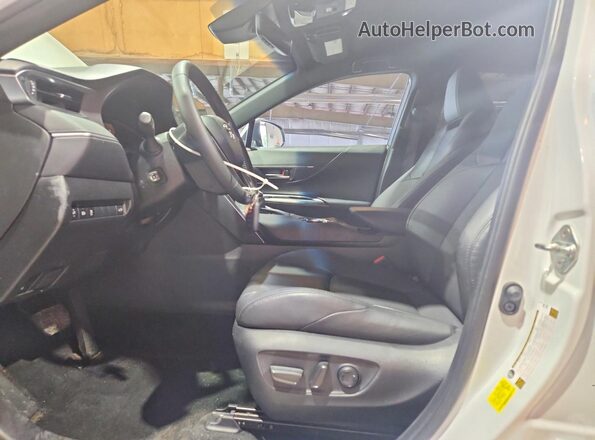 JTEAAAAHXRJ164161 2024 TOYOTA VENZA White Front interior view