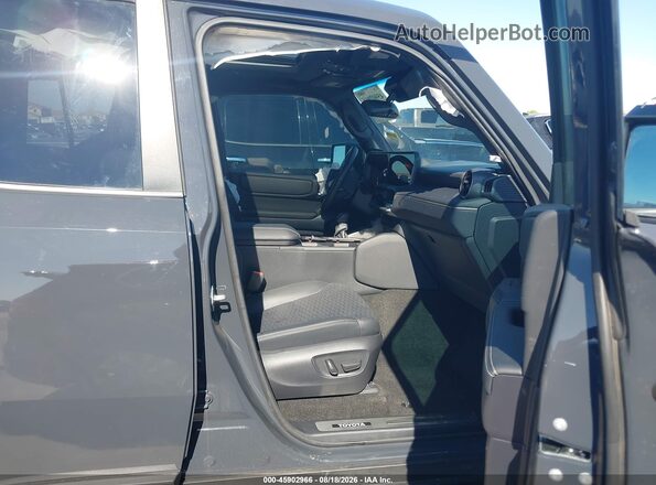 JTEABFAJ2S5014086 2025 TOYOTA LAND CRUISER Черный Вид салона спереди