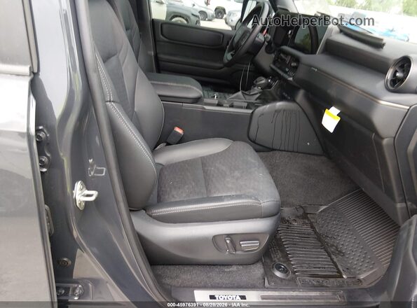 JTEABFAJ2SK037756 2025 TOYOTA LAND CRUISER Green წინა სალონის ხედი