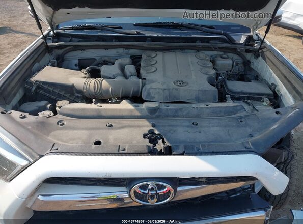 JTEBU5JR0J5562102 2018 TOYOTA 4RUNNER White უკანა ხედი