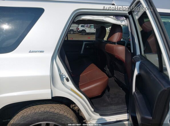 JTEBU5JR0J5562102 2018 TOYOTA 4RUNNER White VIN კოდის სტიკერის ხედი