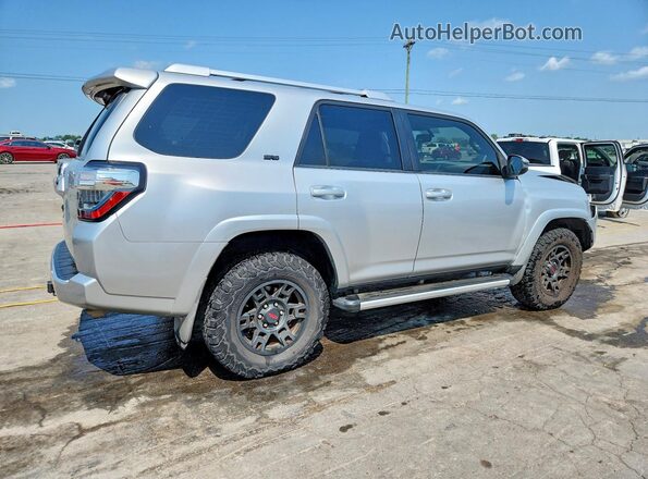 JTEBU5JR1J5492206 2018 TOYOTA 4RUNNER Silver Հետևի աջ