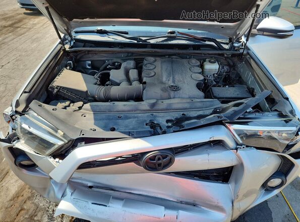 JTEBU5JR1J5492206 2018 TOYOTA 4RUNNER Silver Շարժիչի բաժամունքի տեսք