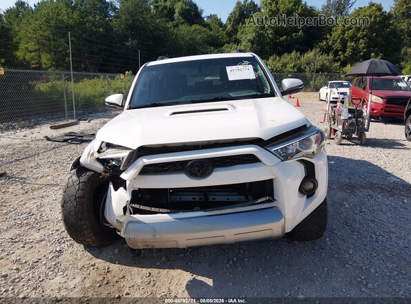 JTEBU5JR2J5533247 2018 TOYOTA 4RUNNER White Widok deski rozdzielczej