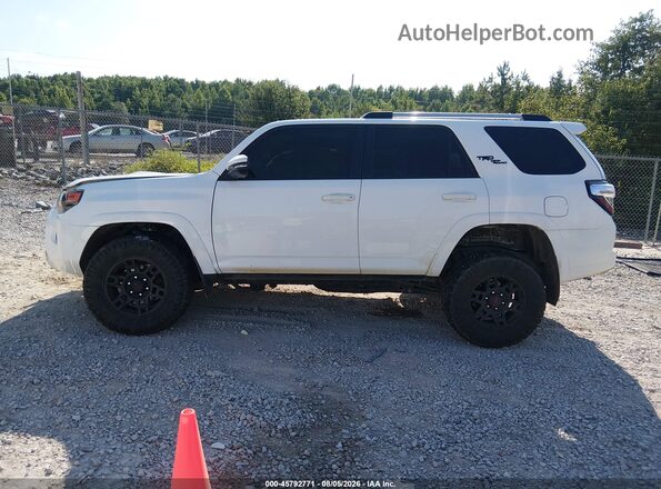 JTEBU5JR2J5533247 2018 TOYOTA 4RUNNER White Widok wnętrza z tyłu