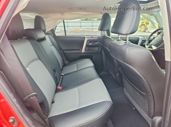 JTEBU5JR2J5610148 2018 TOYOTA 4RUNNER Red Widok wnętrza z tyłu