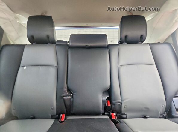 JTEBU5JR2J5610148 2018 TOYOTA 4RUNNER Red Widok tylnych siedzeń