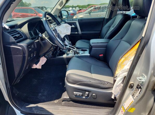 JTEBU5JR3G5356166 2016 TOYOTA 4RUNNER Silver Вид салону спереду