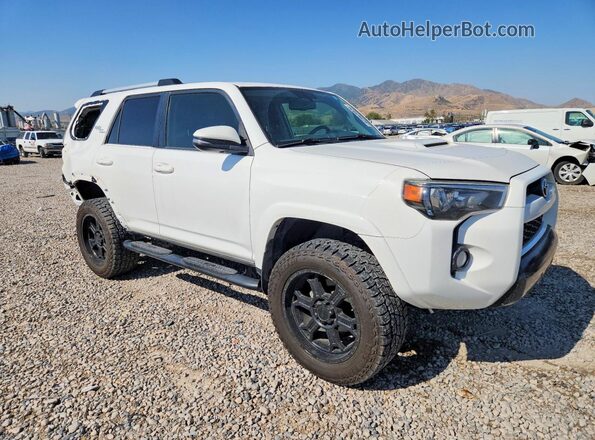 JTEBU5JR3J5490764 2018 TOYOTA 4RUNNER White Delantero derecho