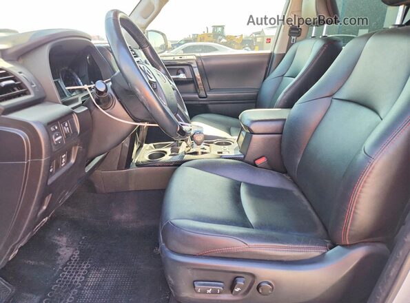 JTEBU5JR3J5490764 2018 TOYOTA 4RUNNER White Vista interior delantera