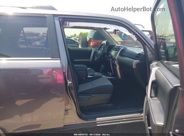 JTEBU5JR4L5757350 2020 TOYOTA 4RUNNER Gray Widok wnętrza z przodu