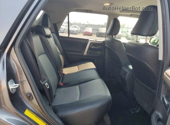 JTEBU5JR5H5429331 2017 TOYOTA 4RUNNER Gray Vista interior trasera