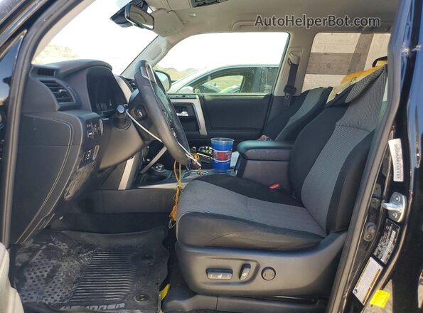 JTEBU5JR5L5769362 2020 TOYOTA 4RUNNER Black Front interior view