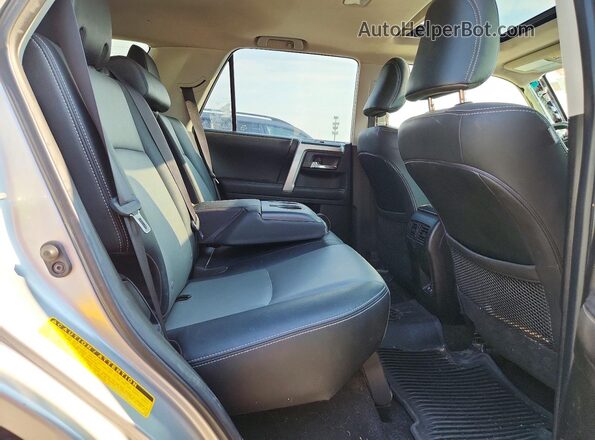 JTEBU5JR6L5760119 2020 TOYOTA 4RUNNER Серебряный Вид задней части салона