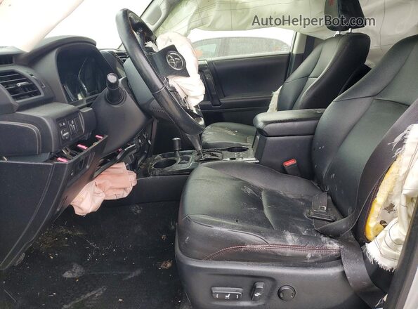JTEBU5JR7H5424888 2017 TOYOTA 4RUNNER Silver Front interior view
