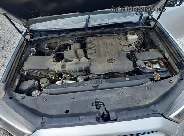 JTEBU5JR9G5386157 2016 TOYOTA 4RUNNER Silver Vista del compartimento del motor