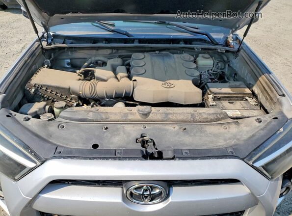 JTEBU5JR9J5536646 2018 TOYOTA 4RUNNER Silver ძრავის განყოფილების ხედი