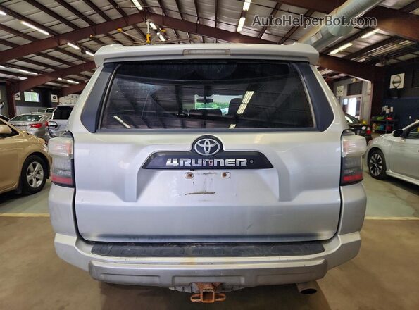 JTEBU5JRXG5369853 2016 TOYOTA 4RUNNER Silver Вид ззаду