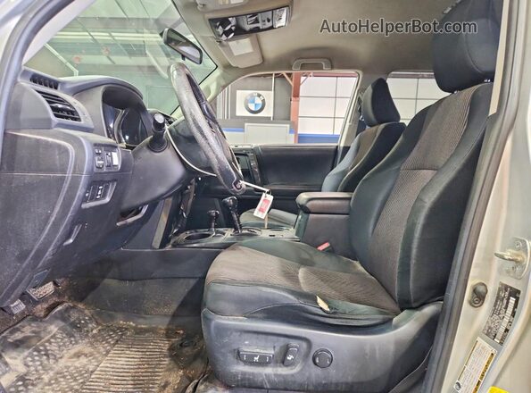 JTEBU5JRXG5369853 2016 TOYOTA 4RUNNER Silver Вид салону спереду