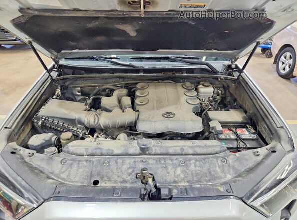 JTEBU5JRXG5369853 2016 TOYOTA 4RUNNER Silver Вид підкапотного простору