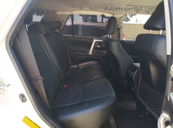 JTEDU5JR0N5277429 2022 TOYOTA 4RUNNER White უკანა სავარძლების ხედი