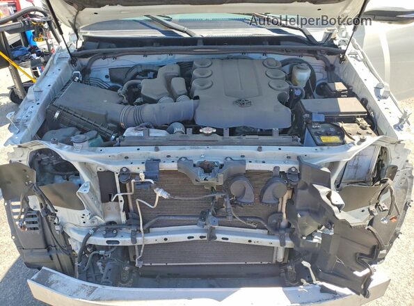 JTEDU5JR0N5277429 2022 TOYOTA 4RUNNER White უკანა სალონის ხედი