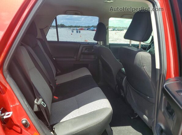 JTEEU5JR1M5239968 2021 TOYOTA 4RUNNER Red Vista de los asientos traseros