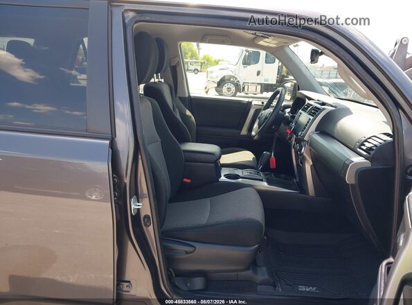 JTEEU5JR6N5252572 2022 TOYOTA 4RUNNER Gray Вид салону спереду
