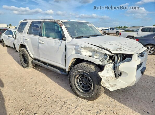 JTEEU5JRXP5285240 2023 TOYOTA 4RUNNER Белый Передняя правая четверть