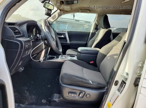 JTEEU5JRXP5285240 2023 TOYOTA 4RUNNER Белый Вид салона спереди