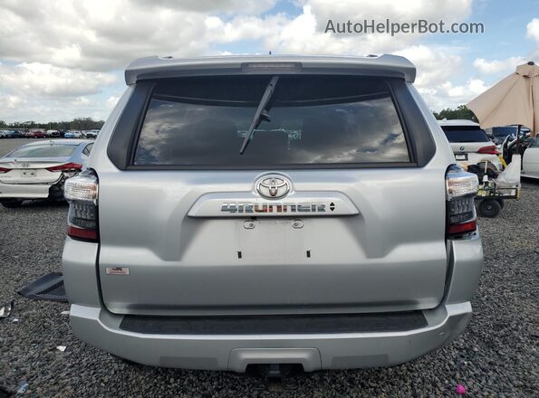 JTEEU5JRXP5296805 2023 TOYOTA 4RUNNER Серебряный Вид сзади