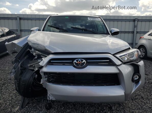 JTEEU5JRXP5296805 2023 TOYOTA 4RUNNER Серебряный Вид спереди