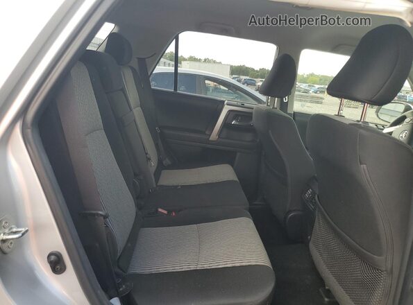 JTEEU5JRXP5296805 2023 TOYOTA 4RUNNER Серебряный Вид задней части салона