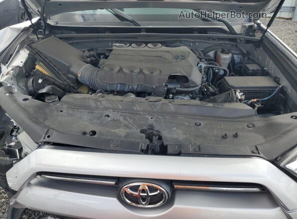 JTEEU5JRXP5296805 2023 TOYOTA 4RUNNER Серебряный Вид подкапотного пространства