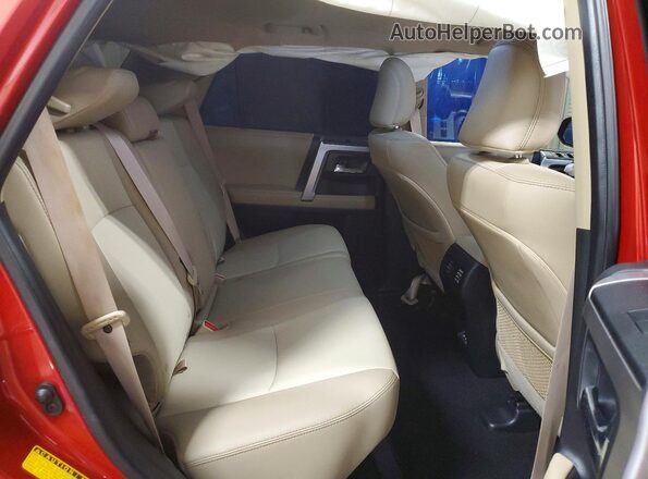 JTEFU5JRXP5300517 2023 TOYOTA 4RUNNER Red Widok wnętrza z tyłu
