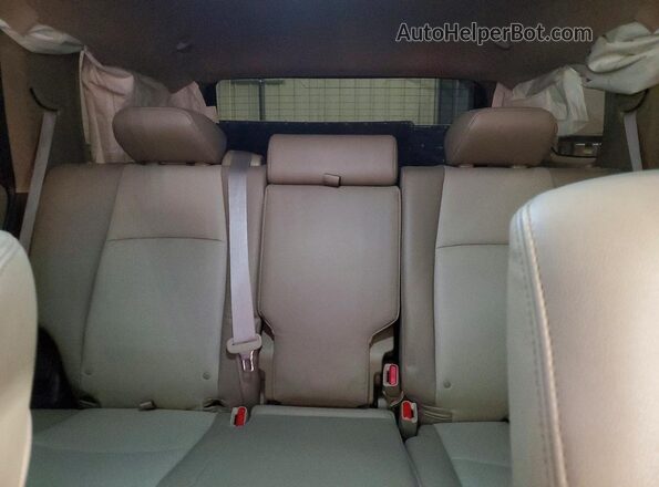 JTEFU5JRXP5300517 2023 TOYOTA 4RUNNER Red Widok tylnych siedzeń