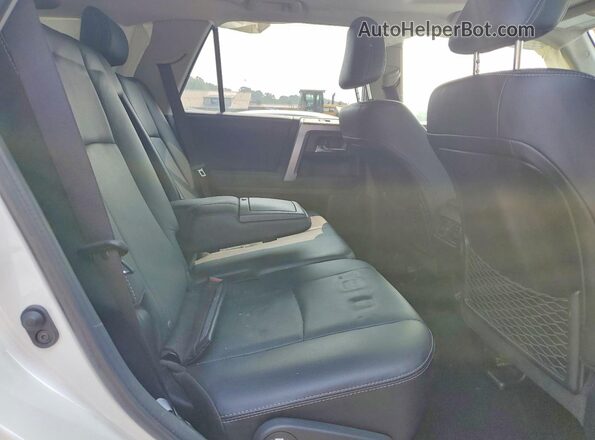 JTEKU5JR9N6077392 2022 TOYOTA 4RUNNER Белый Вид задних сидений
