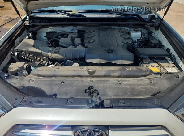 JTEKU5JRXP6137716 2023 TOYOTA 4RUNNER Белый Вид подкапотного пространства