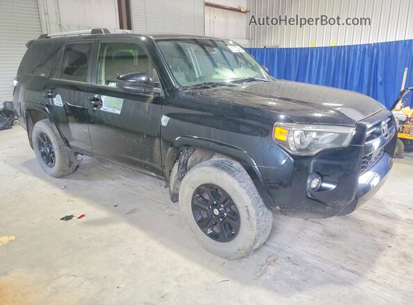 JTEMU5JR0M5852756 2021 TOYOTA 4RUNNER Черный Передняя правая четверть