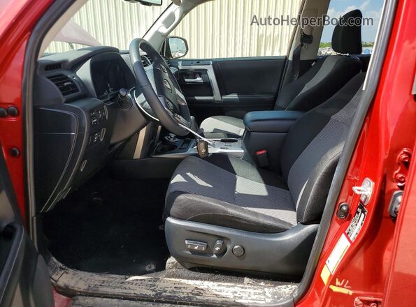 JTEMU5JR4R6281838 2024 TOYOTA 4RUNNER Красный Вид салона спереди