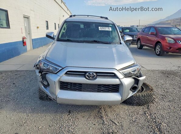 JTEMU5JR5N6001712 2022 TOYOTA 4RUNNER Silver Front view