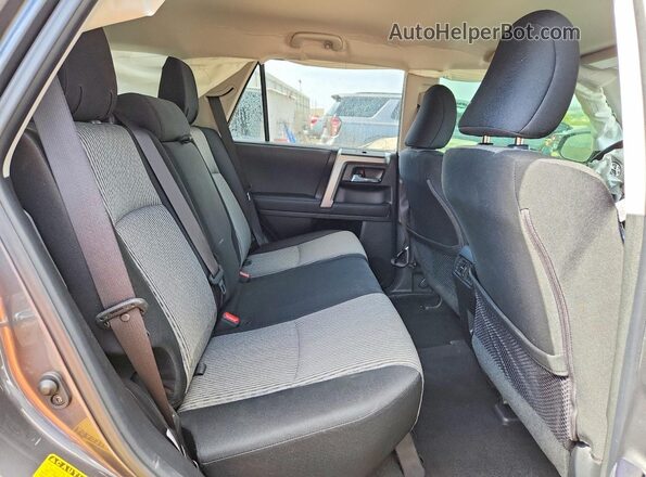 JTEMU5JR5P6129130 2023 TOYOTA 4RUNNER Gray უკანა სალონის ხედი