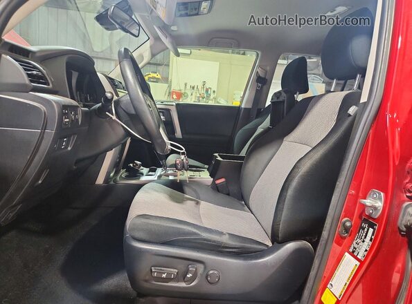 JTEMU5JR7M5878240 2021 TOYOTA 4RUNNER Red წინა სალონის ხედი