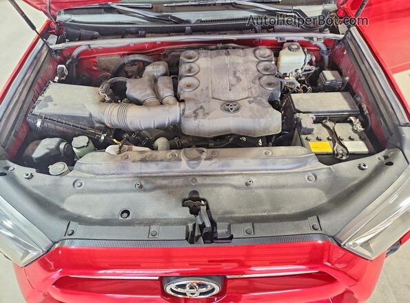 JTEMU5JR7M5878240 2021 TOYOTA 4RUNNER Red ძრავის განყოფილების ხედი