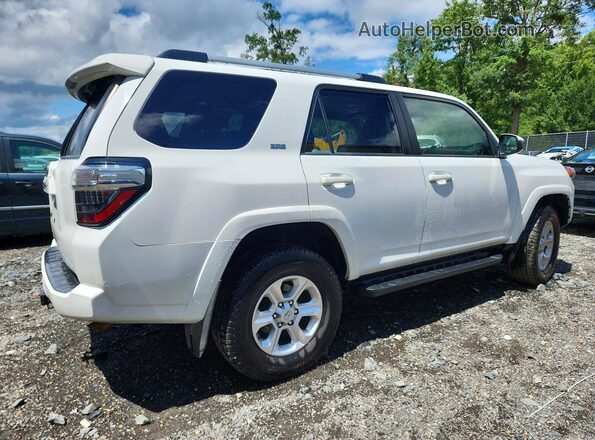 JTEMU5JR9N6050413 2022 TOYOTA 4RUNNER White უკანა მარჯვენა